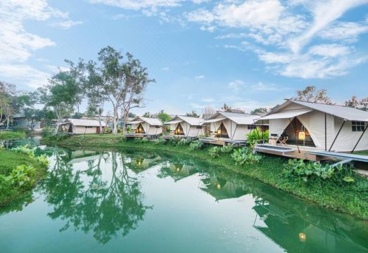 더 트리 리버사이드 리조트 캉크라찬