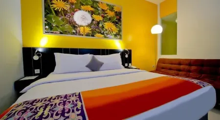 J Hotel - Bandara Soekarno Hatta Отели рядом с достопримечательностью «Soekarno-Hatta Statue»