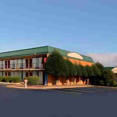Days Inn by Wyndham Luray Shenandoah Hotel Exterior