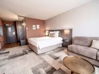 Hôtel Mercure Bordeaux Lac Hotels near Bordeaux-Lac