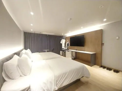 Geoje Island B&B Hotel