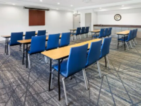 Holiday Inn Express & Suites CHICAGO-ALGONQUIN by IHG Hotels in Algonquin