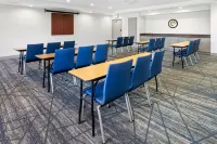 Holiday Inn Express & Suites Chicago-Algonquin Hotels in Crystal Lake