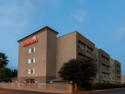 รามาดา บายวินด์แฮม เบเกอร์สฟีลด์ นอร์ท โรงแรมในเบเกอร์สฟีลด์