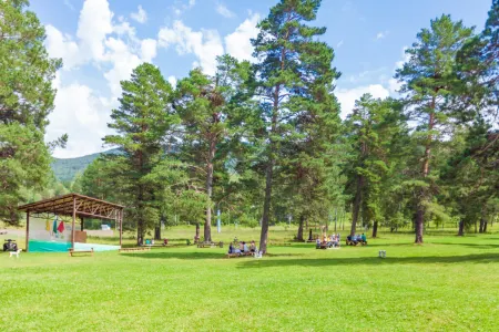 Manzherok Vsesezonniy Kurort Отели рядом с достопримечательностью «Дом Перевертыш»