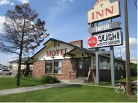 Ramada by Wyndham Dawson Creek Hotel dekat Walter Wright Pioneer Village