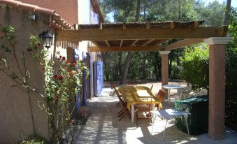 The Reading Nook - Ideally Located Provence Home with Private Pool on 1 Acre