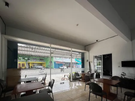 AN Homestay Syariah Mitra RedDoorz Wonosobo Отели рядом с достопримечательностью «View Sindoro sumbing»