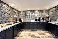 Super 8 by Wyndham Cedar Rapids - sarapan