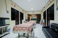 RedDoorz at Graha 99 Simomulyo Hotels in Sukomanunggal