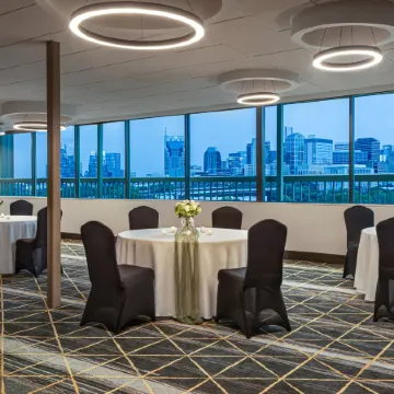 Holiday Inn NASHVILLE DOWNTOWN - STADIUM by IHG
