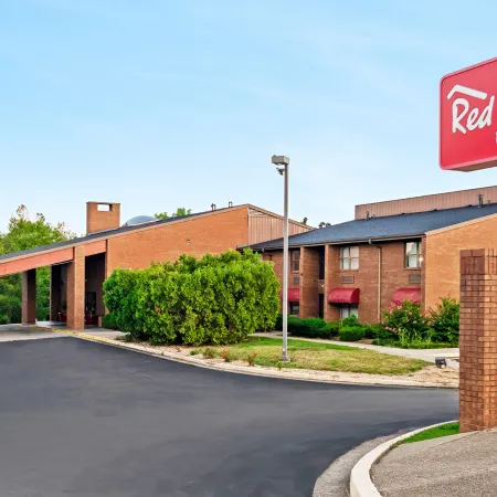 Red Roof Inn & Suites Lexington – Hamburg