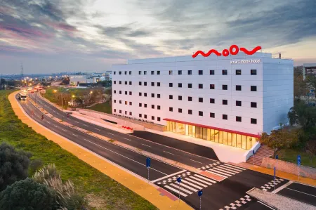 Moov Hotel Oeiras Отели в г. Paco de Arcos