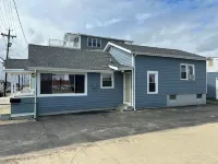 Newly Renovated 2 Bedroom House Hotels in Toms River