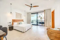 Luxury 10br Beachfront Stunner With Private Pool Hotels in 