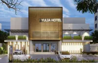 Yulia Hotel Managed by HIG Các khách sạn ở East Kota