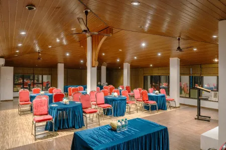 Hibis Hotels And Resorts, Ashvem Отели в г. Мандрем