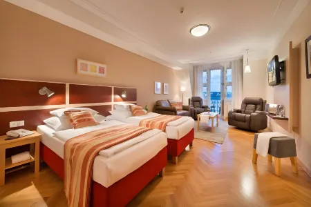 EA Hotel Julis