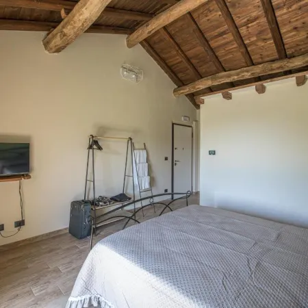 Charming Alessandria Retreat with Queen-sized Bed & Shared Outdoor Pool
