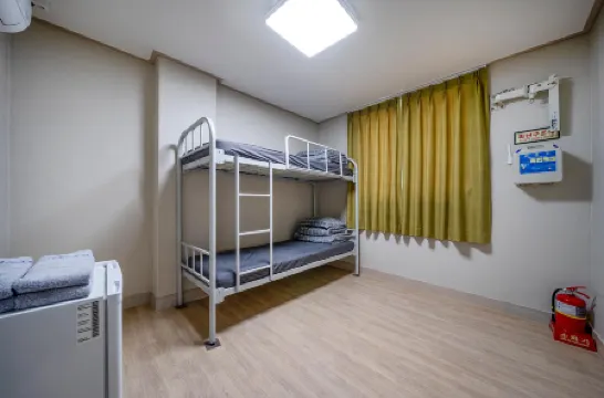 Andong Hello Guesthouse Отели в г. Андон