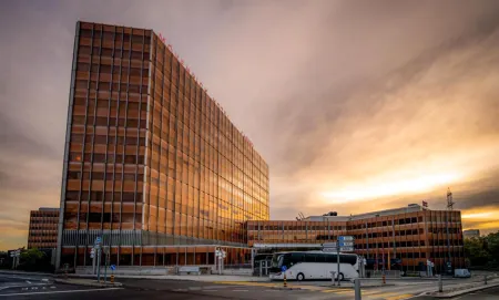 Mövenpick Hotel Geneva Отели рядом с достопримечательностью «Maison des Compagnies»