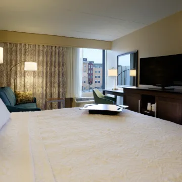 Hampton Inn Green Bay Downtown Hotels near KI Convention Center