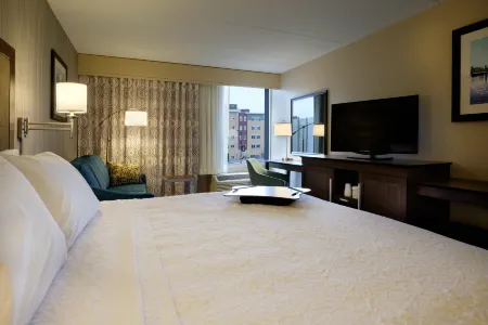 Hampton Inn Green Bay Downtown Отели в г. Саамико