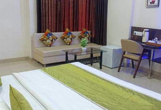 Hotel Devraj Palace - Housity