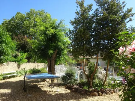 CHARMING GUEST GARDEN TERRACE SWIMMING POOL, FREE PARKING AND WIFI, BEACHES 8 Km away Отели в г. Помероль