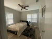 Coastal Comfort! Charming 3 bedroom, near beach and downtown Pensacola Hotels in Warrington