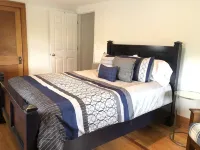 By The Big House in Ann Arbor, 3 bed/1.5 bath with parking, 1 mile to downtown