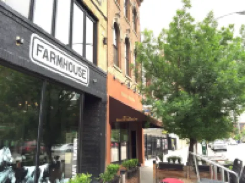 Affordable Month to Month In The Heart Of Chicago. 30 Day Minimum Bookings.