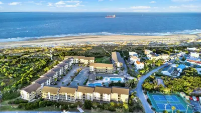 2-bedroom condo steps to Tybee Island Beach 타이비 아일랜드 주변 호텔