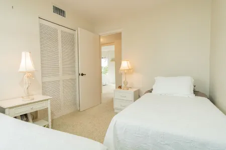 You’ll Love the Location -Waterfront, Stroll to Beach. Reserve Your Stay Today! Отели в г. Марко-Айленд