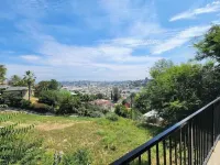 Modern 1-bed guesthome close to DTLA with views Hotels near AB Cake Decorating & Supplies