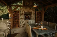 Rural Holiday Cottage With Log Burner