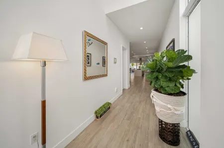 Modern Haven  5B 4B with Heated  Pool Отели рядом с достопримечательностью «Парк штата Барнакл Хисторик»