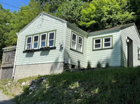 Cozy 2br cottage with firepit, long lake views, lake access and shady/sunny dock