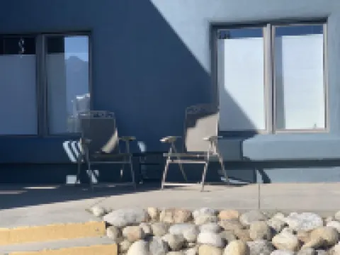 2 bm newly reno condo w/AMAZING Mt. view & 2 blks fr main st /Arkansas River