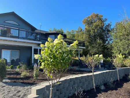 Harbor Vista On Par: Whidbey’s newest remodeled space with water views & hot-tub Отели рядом с достопримечательностью «Парк округа Дабл Блафф»