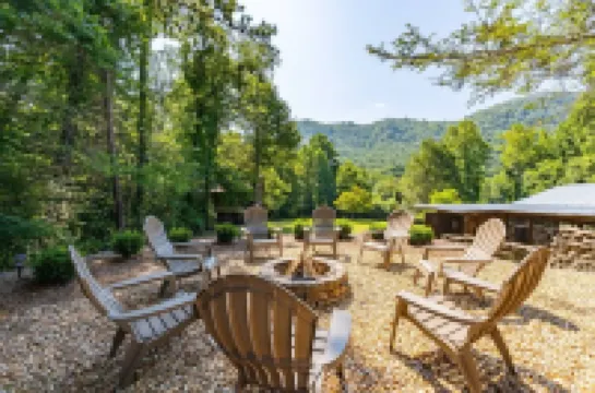 Near Lake Burton, gorgeous Mtn. View, 1920 Timpson Creek School House.