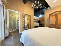 The DOWNTOWN LOFT, on the square, across from Piedmont University, sleeps 4.