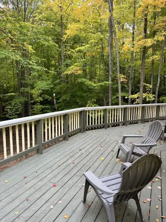 Secluded 3 Br Luxury Chalet!