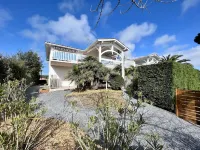 Villa la Conche Vue Bassin, Promo -50% October and November Hotels near Camping Embruns