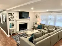 Modern, Dog-Friendly, 4 Bedroom, 2 Bath Home