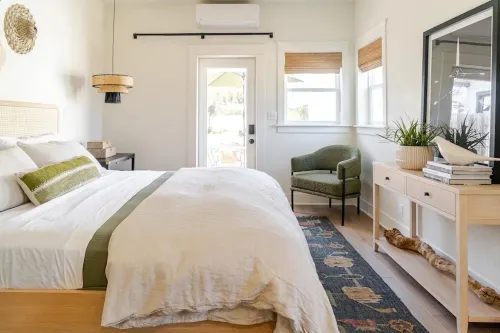 Dog Friendly Midtown Spanish Bungalow + EV charger