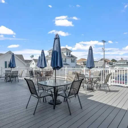 Whale's Tale - Boutique Studio Condo w/Pool 🐳