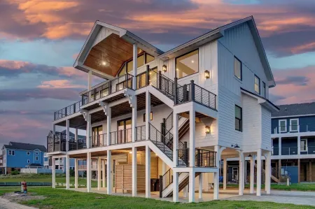 6BR - 6.5 Bath - Sleeps 14-Amazing Sunsets, Creating Lifelong Memories Together