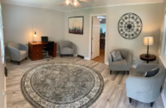 Updated home with fenced yard, dog friendly, 15 min to downtown Greenville! Hoteles en Mauldin