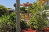 Breezy Villa - Minutes to Beaches - Fenced Yard - Pets Welcome - WiFi